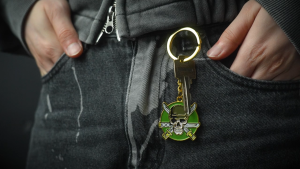 [Cinereplicas x Netflix] One Piece Zoro series pendant anime fashion versatile one piece hip-hop mens and womens titanium steel necklace