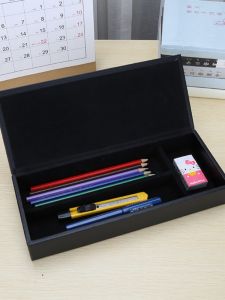 กล่องเก็บปากกาหนังแบบมีฝาปิดพร้อมช่องแยกสำหรับจัดระเบียบของใช้สำนักงานแบบเรียบง่ายพร้อมฝาปิดสำหรับปากกาเหล็ก