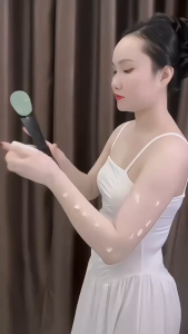 Cây thoa kem lưng Cọ Mút Xốp Tự Dính Có Thể Gập Lại Dùng Để Thoa Kem Dưỡng Da Lưng