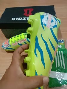 KIDZTUBS Sepatu Sepak Bola Anak Laki LakI Size 28 29 30 31 32 33 34 35 36 37 KDZ1307120324
