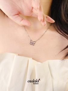 สร้อยคอผีเสื้อสีชมพูสำหรับเด็กผู้หญิง สร้อยคอโซ่กระดูกไหปลาร้าแบบเรียบง่าย สร้อยคอไททาเนียมสำหรับนักเรียน 2023 ใหม่ ฤดูร้อน ซัมเมอร์ ซีรีส์