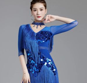 ชุดเดรสมีพู่ประดับเสื้อผ้าเต้นรำของผู้หญิงละตินกระโปรงประดับเลื่อมคอวีสำหรับการแสดงบนเวที2024สไตล์ใหม่