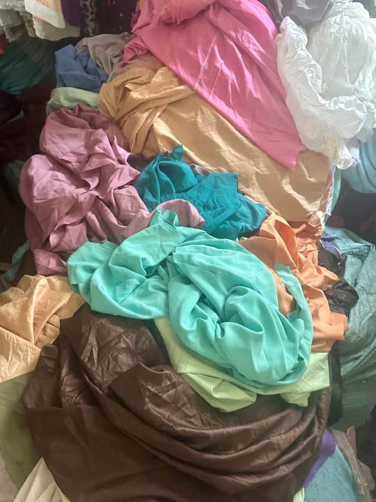 1kg Vải khúc vụn to - Vải lỗi dơ dính màu- Vải đầu cây các loại giá rẻ ...