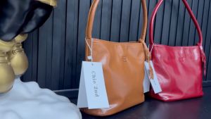 Túi Da Tote Chl0 2 Đựng Đồ Thoải Mái Kèm Charm Ngựa Xinh Size 22cm (Auth Tuồn)