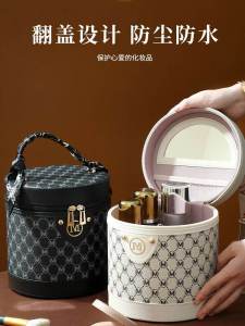 ความจุขนาดใหญ่กระเป๋าแต่งหน้าแบบพกพาทรงถังผู้หญิงกล่องเก็บเครื่องสำอางเดินทางกลางแจ้งมืออาชีพ Mua Organizer