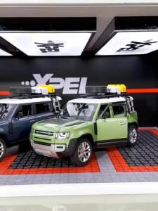 1:24 Land Rover Defender Model Car Toy Alloy Diecast Metal SUV Car Model with Removable Tools Off Road Vehicle for Boy Toys Gift
