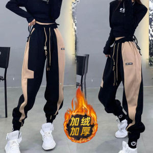 กางเกงกีฬาทรงหลวมเอวสูงผ้าขนแกะหนาพิมพ์ลายตัวอักษรฤดูหนาวปี 2023 กางเกงขายาวลำลองสำหรับผู้หญิง กางเกงขายาวทรงหลวมสำหรับผู้หญิง
