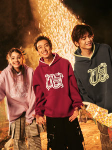 เสื้อสเวตเตอร์คอกลมแขนยาวทรงหลวมสำหรับผู้ชายและผู้หญิง ฤดูใบไม้ร่วง/ฤดูหนาว สีแดง หนา เสื้อคลุมกันหนาว ผ้าฝ้ายผสม โลโก้ Fornines