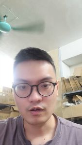 Kem Vệ Sinh Gương Kính Ô Tô Biki Chống Hấp Hơi Loại Bỏ Màng Dầu Không Hại Da Tay