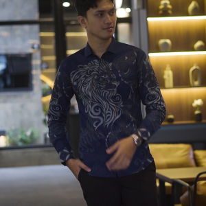 MENSBATIK - Singo Wisesa III- Batik Slimfit Modern - Simbol Keberanian Tenang - Gaya Laki Maskulin