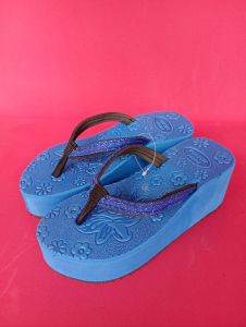Sandal Wanita/Sandal Madura Model Motif Embos Tinggi 7cm