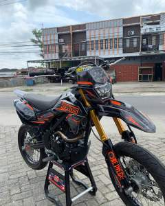 DECAL STIKER FULLBODY KLX SM150 WARNA HITAM COMBINASI STABILO PREMIUM BEBAS CUSTOM