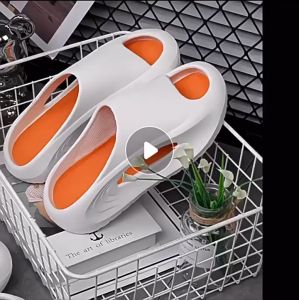 รองเท้าแตะสำหรับผู้ชายฤดูร้อนปี 2024 รองเท้าแตะผู้ชายใหม่สำหรับการสวมใส่ด้านนอกชายหาดกันลื่นรองเท้าแตะกีฬาหนา soled สำหรับผู้ชาย