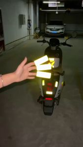 10Pcs Car Reflective Warning Sticker / Car Bumper Secure Reflector Strip Tape / Night Safety Warning Protective Reflective Stickers