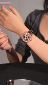 Nubri COD Jam Tangan Wanita B3 Dinding Rotating Berlian Emas dan Tali Bunga Mewah dan Sederhana