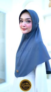 Hijab Instan By Kartika Hijab Pet Tali Qiandra Jersey Super Jilbab Simple instan\\n\\n Apa Itu Hijab Instan Kartika Hijab?\\n\\nHijab Instan Kartika Hijab adalah pilihan sempurna bagi Anda yang mencari jilbab simple jersey dan hijab mudah digunakan. Dengan desain sederhana namun elegan, hijab ini menawarkan kenyamanan maksimal bagi penggunanya. Dibuat dengan bahan Jersey Super berkualitas, hijab ini memiliki tekstur lembut, adem, dan pastinya sangat nyaman saat dipakai.\\n\\n Kelebihan Bahan Jersey Super\\n\\nBahan Jersey Super yang digunakan pada Hijab Instan Kartika Hijab memiliki beberapa kelebihan, antara lain:\\n\\n- **Tekstur Lembut**: Bahan ini memiliki tekstur yang sangat lembut dan tidak membuat iritasi pada kulit kepala.\\n- **Adem**: Bahan ini mudah menyerap keringat dan membuat kepala tetap sejuk.\\n- **Nyaman**: Bahan ini tidak menimbulkan gesekan pada kulit kepala, sehingga membuat pengguna merasa nyaman saat memakainya.\\n\\n Logo Kartika Sebagai Jaminan Keaslian Produk\\n\\nHijab Instan Kartika Hijab memiliki logo \"KARTIKA\" dengan bahan kulit yang menjaga keaslian produk kami. Dengan adanya logo ini, Anda dapat yakin bahwa hijab yang Anda beli adalah produk asli dari Kartika Hijab.\\n\\n Spesifikasi Hijab Instan Kartika Hijab\\n\\nBerikut spesifikasi Hijab Instan Kartika Hijab:\\n\\n- Panjang Depan : 70 cm\\n- Panjang Belakang : 80 cm\\n- Lingkar Muka : 54 cm\\n\\n Cara Order Hijab Instan Kartika Hijab\\n\\nBerikut langkah-langkah untuk melakukan pemesanan Hijab Instan Kartika Hijab:\\n\\n1. Hubungi kami melalui nomor telepon atau email yang tertera pada website.\\n2. Sampaikan pesanan Anda dan pastikan spesifikasi produk sesuai dengan kebutuhan Anda.\\n3. Lakukan pembayaran sesuai dengan petunjuk yang diberikan oleh tim kami.\\n\\n Waktu Pengiriman\\n\\nOrder sebelum pukul 16.00 WIB akan dikirim hari itu juga.\\n\\n Garansi Barang Reject/Rusak\\n\\nBarang reject/rusak akan diganti 100% tanpa harus mengembalikan barang tersebut. Catatan: Permintaan penggantian barang, wajib menyertakan bukti video saat barang diterima.\\n\\n Kesimpulan & Pesan Terakhir\\n\\nDengan Hijab Instan Kartika Hijab, Anda dapat menikmati keuntungan menggunakan hijab instan yang mudah digunakan, nyaman dipakai, dan memiliki kualitas terbaik. Selamat berbelanja!\\n\\n Keuntungan Menggunakan Hijab Instan Kartika Hijab\\n\\n- Desain simple namun elegan\\n- Bahan Jersey Super berkualitas\\n- Tekstur lembut, adem, dan nyaman saat dipakai\\n- Logo \"KARTIKA\" sebagai jaminan keaslian produk\\n- Spesifikasi hijab sesuai dengan kebutuhan pengguna\\n\\n Pesan Terakhir Untuk Anda\\n\\nJangan ragu untuk mencoba Hijab Instan Kartika Hijab. Dengan kualitas dan kenyamanan yang ditawarkan, kami yakin Anda akan merasa puas dengan produk kami. Selamat berbelanja!\"\n}