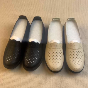 QINGSHUI  Sepatu kasual slip-on untuk wanita. Sepatu kulit wanita. Sepatu kerja wanita. Shoes Hitam