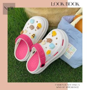 SQShop ฮิตติดชาร์จ รองเท้าแตะหัวโตแฟชั่น ทรงหัวโต มีให้เลือกหลายสี ใส่ได้สองสไตล์จะรัดส้นหรือแบบสวมก็ได้ ราคาคือดีย์ รีบเล๊ย