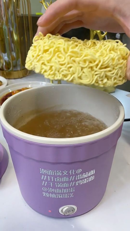 หม้อไฟฟ้ามินิ แบบพกพา non-sticky 1.2L ต้มป้องกันแห้ง หม้อต้มไฟฟ้ามินิ TN049 Electric Multi cookers