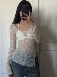 เสื้อยืดแขนยาวลายลูกไม้สไตล์ฝรั่งเศสสำหรับผู้หญิงในช่วงฤดูร้อน เสื้อเชิ้ตบางๆ ทรงเข้ารูป ป้องกันแสงแดด ทรงไม่สมมาตร ผ้าโปร่ง