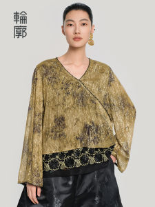 Elegant V-Neck Womens T-Shirt Fashionable Unique Design Premium Feeling Spring Season Long Sleeve Abstract Patterned Top