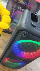 ลำโพงบลูทูธ รุ่น KTS-1977 ฟรีไมค์ลอย1ตัว ด้านหลังมีที่วางไมค์ ดอกลำโพง4นิ้ว2ดอก เสียงดีเบสแน่น ปเพิ่ม-ลดเสียงไมค์ได้ รองรับUSB TF เปิด-ปิดไฟได้ สามารถเชื่อมได้2ตู้