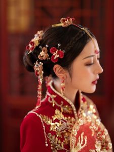 เครื่องประดับผมสำหรับเจ้าสาวสไตล์จีนโบราณ 2022 ใหม่ ชุดตกแต่งผมสีแดง ดอกไม้ผ้ากำมะหยี่ ติดกลางหน้า เครื่องประดับสำหรับงานแต่งงาน