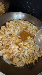 Keripik Kulit Ikan Patin Original Dan Pedas Daun Jeruk 200 Gram
