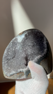 Natural Brazil Amethyst Geode Medium 8 x 13 x 10 cm 1.21 kg | Self-Standing Light Purple Quartz | Home Decor | Unique Gift
