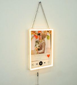 Dekorasi Dinding Model Playlist: Neon Flex & UV Print