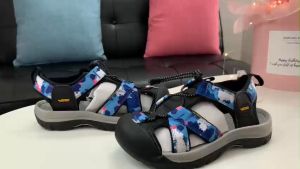 Giày sandal rọ mũi cho bé trai và gái giúp bảo vệ đôi chân các bé tránh va đập