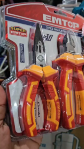 EMTOP ชุดคีมหุ้มฉนวน 3 ตัวชุด ( คีมปากแหลม + คีมตัด + คีมปากจิ้งจก ) รุ่น EPLS0331 ( Insulated Plier Set ) คีมชุด