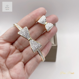 (ปั้ม18K) กำไลข้อมือประดับเพชรรูปโบว์ขอบทองงานอย่างดีมีปั้ม18K รอบวง 18cm