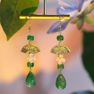 Original Design Green Teardrop Earrings for Women No Piercing Required Fan Shaped Clip-On High End Feelings Fashion Jewelry