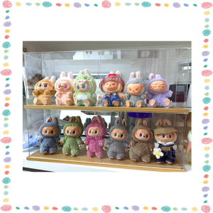 กล่องใส่ labubu กล่องโมเดล กล่องอะคริลิค กล่องครอบโมเดล กันฝุ่นกันชื้น ฐานไม้ การออกแบบประตูเปิดคู่