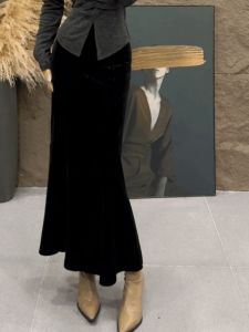 กระโปรงทรงเอเอวสูงผ้ากำมะหยี่สีทองสำหรับผู้หญิง ฤดูใบไม้ร่วง/ฤดูหนาว กระโปรงทรงเอเข้ารูปเอวสูงกระโปรงทรงหางปลา กระโปรงสั้น