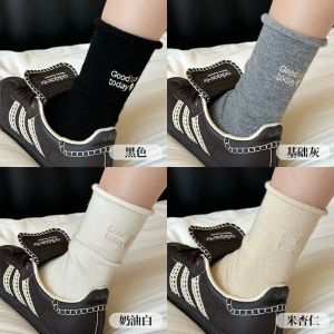 Tất Ống Dài Bằng Lông Cừu Dày Dặn Ấm Áp Thêu Hoa Dùng Trong Nhà Chống Trượt Mùa Đông Tất Dài Đến Bắp Chân Cho Nữ