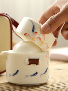 ชุดเครื่องดื่มชาแบบพกพาพร้อมถ้วย 2 ใบ ทำจากเซรามิกแบบเรียบง่ายและหรูหราสำหรับใช้ในที่ทำงาน ชุดเครื่องดื่มชาแบบชิงกุ้ง