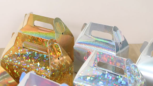 Customized Logo Color Holographic Kraft Gift Bag | Hamper Box | Gift Box with Handle | Kraft Paper Treat Goodie Bag