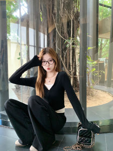 Sporty Slim Fit Tee For Petite Women Black V-neck Long Sleeve