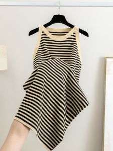 ชุดเดรสยาวคลุมเข่าแขนกุดถักลายทางสไตล์ฝรั่งเศสสำหรับผู้หญิงในช่วงฤดูร้อน ชุดชั้นในและชุดชั้นนอก กระโปรงทรงเอ คอวี แขนกุด