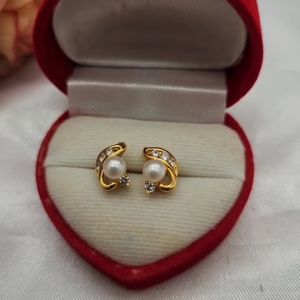 ต่างหูทองปักก้านฝังเพชรประดับมุกน้ำจืดแท้ ขนาด 0.8x1cm ชุบทอง ทองไมครอนเกรดพรีเมี่ยม เสริมบารมี ใส่ในชีวิตประจำวันได้