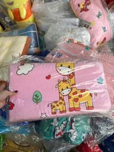 Gối cao su non em bé(học mẫu giáo) kèm vỏ gối hoạt hình đáng yêu vải cotton siêu mát (kích thước 40-25cm