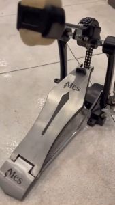 Pedal trống kick P-300 thương hiệu MES dành cho trống Jazz và trống điện