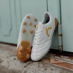 Sepatu bola futsal Ortuss eight terbaru