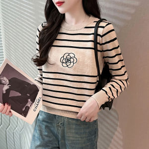 เสื้อกันหนาวถักลายดอกคาเมลเลียของผู้หญิงเสื้อกันหนาวแฟชั่นฤดูใบไม้ร่วงและฤดูหนาวเสื้อแขนยาวคอกลมใหม่