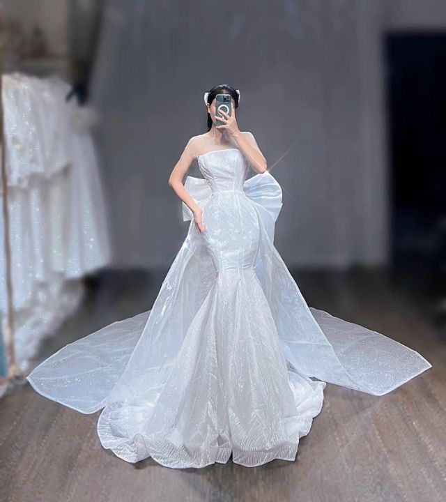 Váy cưới lấp lánh cho cô dâu mùa lễ hội - Ngôi sao