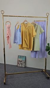 ราวแขวนเสื้อผ้า ราวแขวนผ้าสีทอง ราวสีทอง ราวไลฟ์สด ราวสเเตนเลส ปรับระดับได้ มี/ไม่มีล้อเลื่อน (สูง 110-185ซม)