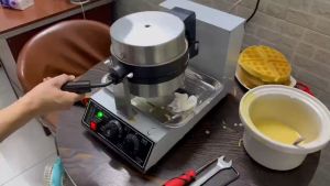 Máy Làm Bánh Kẹp Bông Lan Tròn Đơn Dạng Mặt Lật Xoay 360 độ Công Nghiệp Waffle Baker 220V 1400W Machine Iron PVN5246