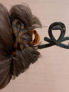 กิ๊บติดผมแบบมีที่จับสำหรับผู้หญิง กิ๊บติดผมรูปฉลามสำหรับผมน้อย กิ๊บติดผมสไตล์เกาหลี หางม้าสุดเก๋ วัสดุอื่นๆ ไม่ต้องเจาะ